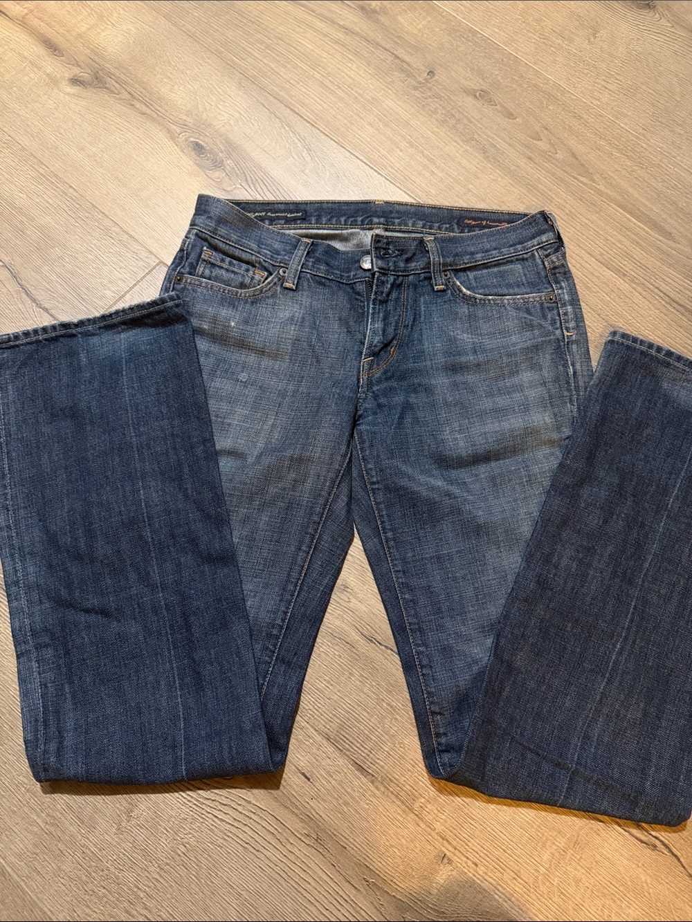 Citizens Of Humanity Kelly #001 low waisted bootcut Jeans in Dark Blue Wash